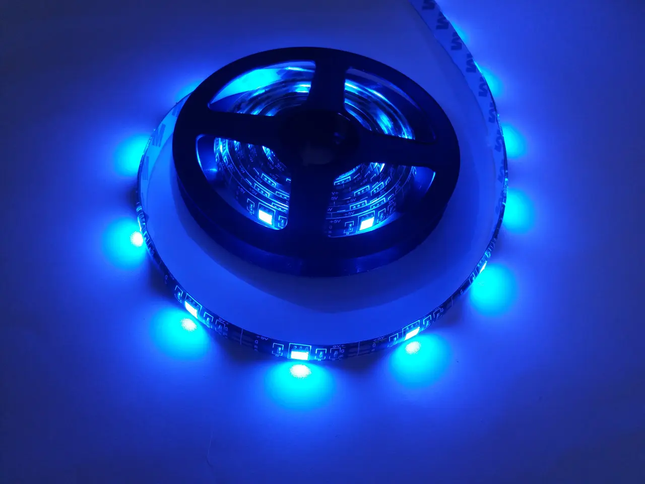 Стрічка світлодіодна RGB 5050 5м з пультом для підсвічування телевізора, монітора, меблів від USB - Зображення 8