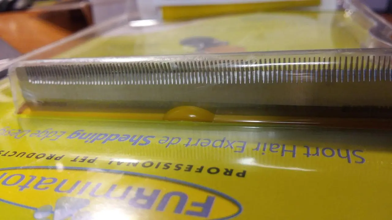 Фурмінатор для довгошерстих собак та кішок з кнопкою Furminator Short Hair Large 10 см - Зображення 5