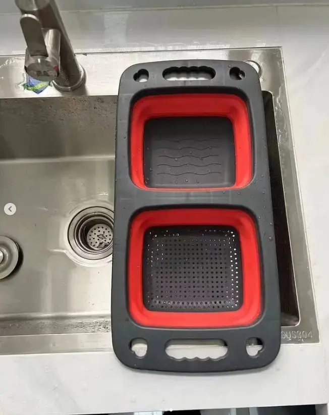 Дошка-друшляк силіконова складана миска-трансформер для овочів та фруктів 2 шт в одному - Зображення 2