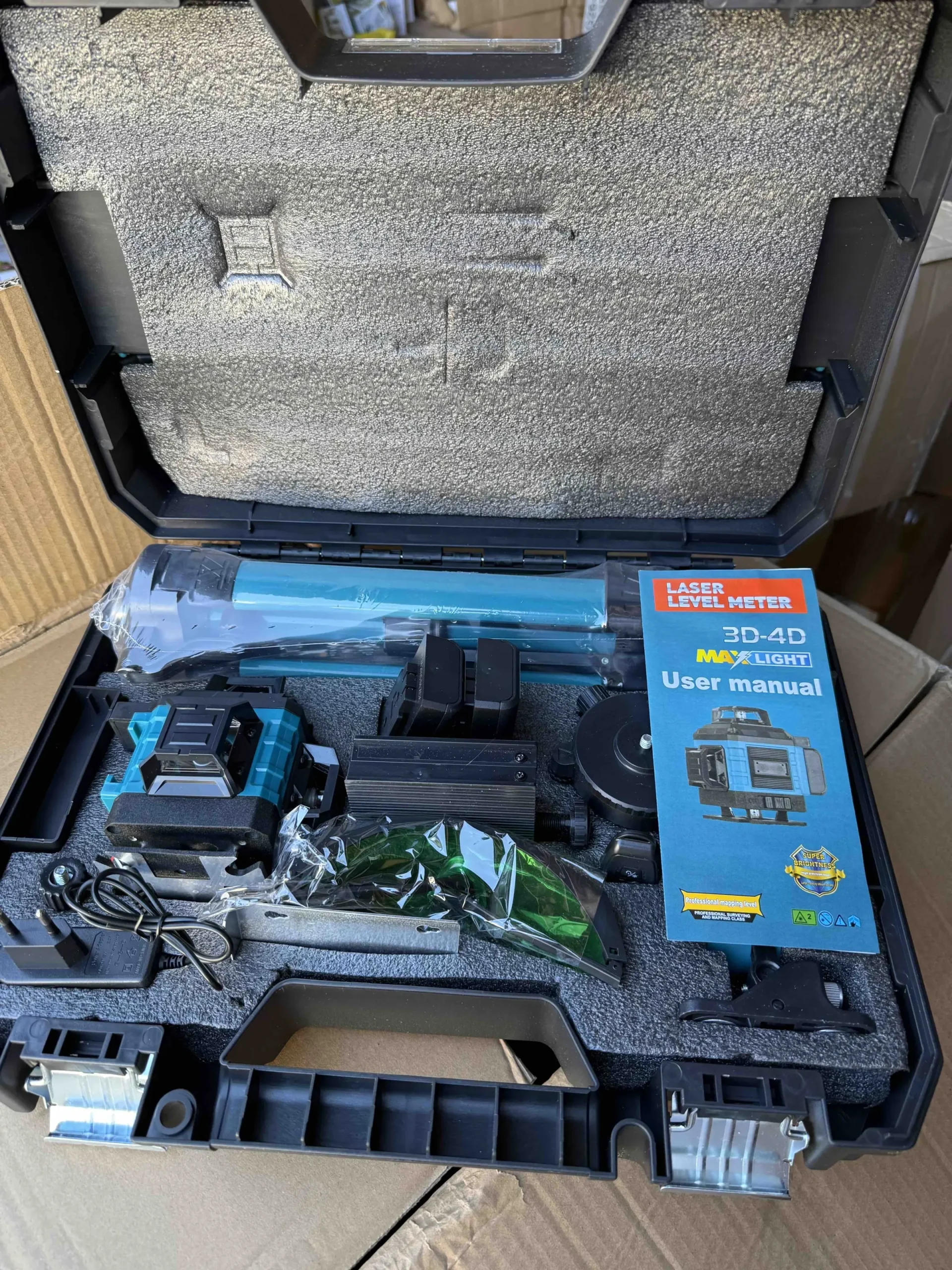 Лазерний 4D рівень акумуляторний -2 АКБ, 16 ліній, пульт дистанційного керування, цифровий дисплей, штатив, повний набір для встановлення, пластиковий кейс - Зображення 2