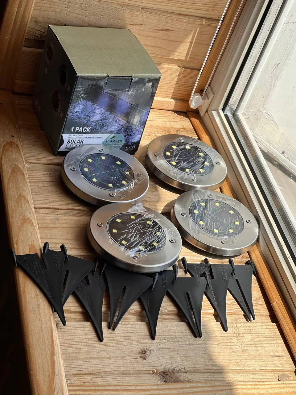 Садовий вуличний світлодіодний ліхтар-підсвічування на сонячній батареї 4шт Solar Pathway Lights - Зображення 3