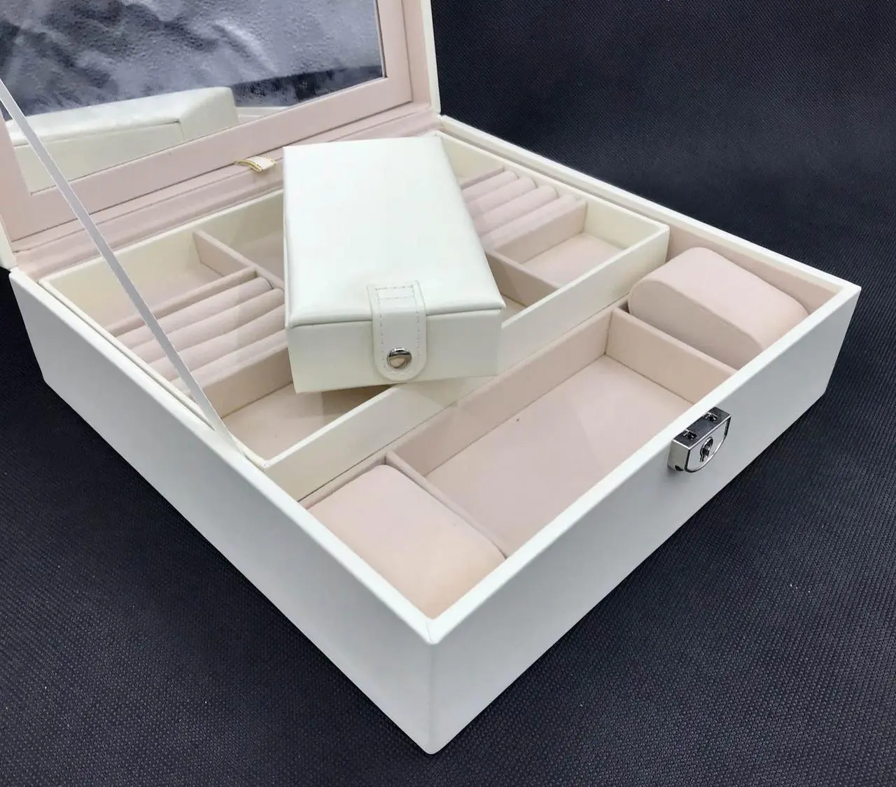 Скринька для прикрас стьобана з великим дзеркалом, що відкидається, маленька скринька всередині колір слонова кістка - Зображення 5