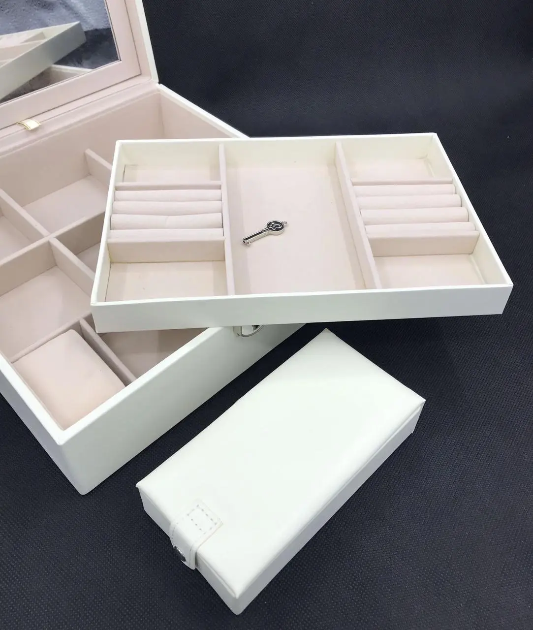 Скринька для прикрас стьобана з великим дзеркалом, що відкидається, маленька скринька всередині колір слонова кістка - Зображення 6