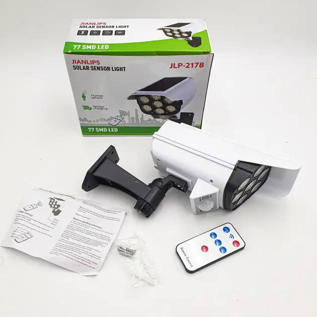 Вуличний ліхтар на сонячній батареї з датчиком руху та пультом JLP-2178 Ліхтар-прожектор у вигляді камери - Зображення 6