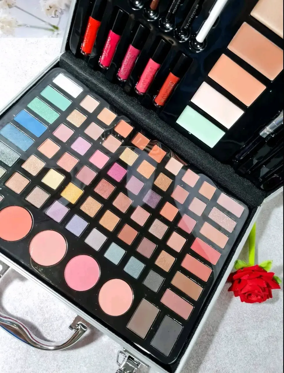 Повний набір косметики в подарунковій валізі Missyoung GM20250-1 - Зображення 2