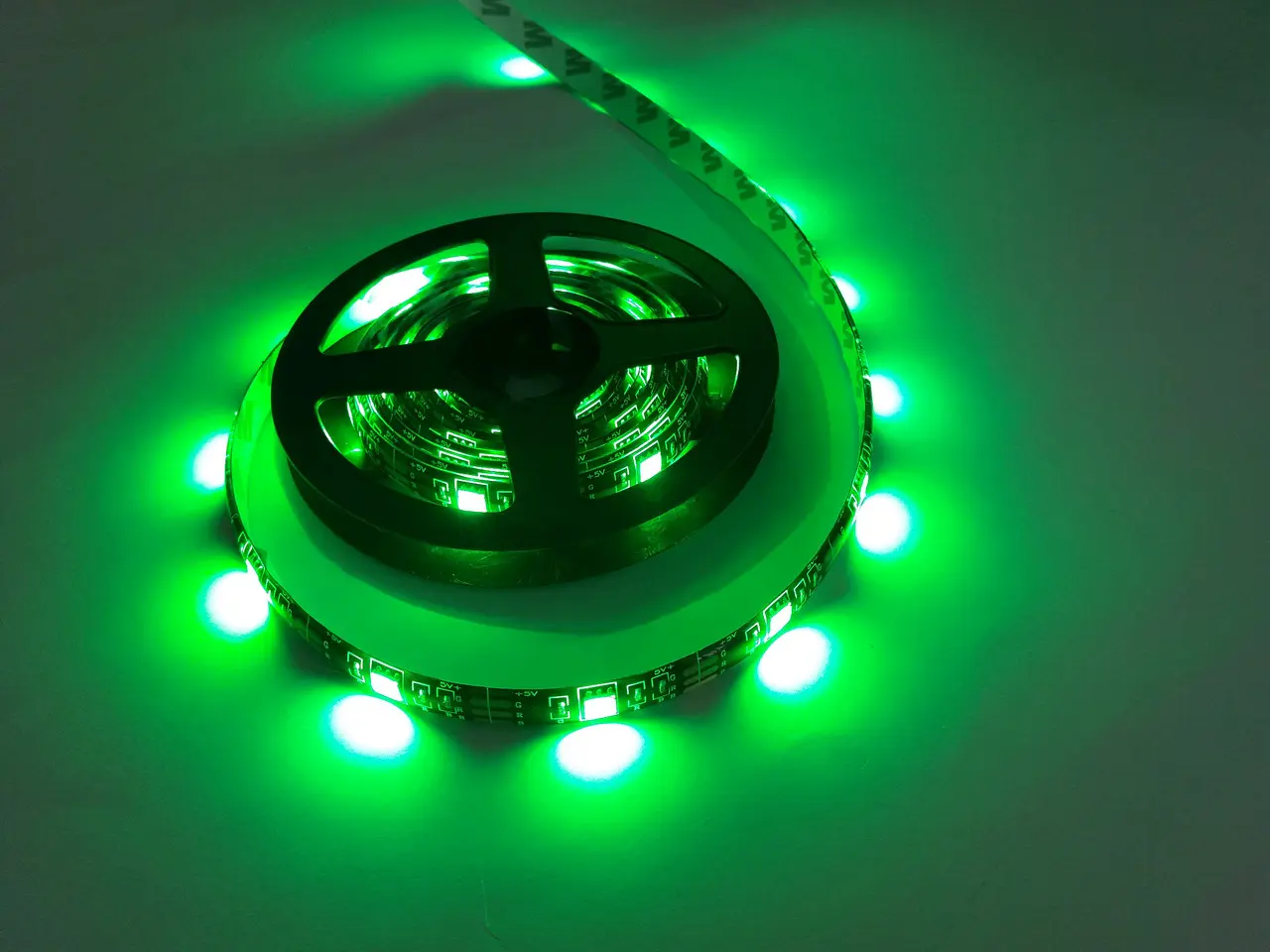 Стрічка світлодіодна RGB 5050 2м з пультом для підсвічування телевізора, монітора, меблів від USB - Зображення 9