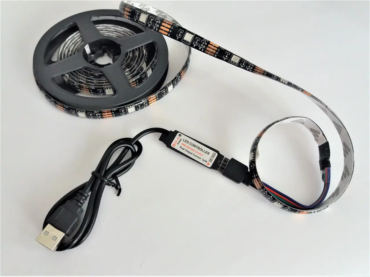 Стрічка світлодіодна RGB 5050 2м з пультом для підсвічування телевізора, монітора, меблів від USB - Зображення 4