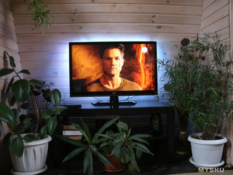 Стрічка світлодіодна RGB 5050 2м з пультом для підсвічування телевізора, монітора, меблів від USB - Зображення 6