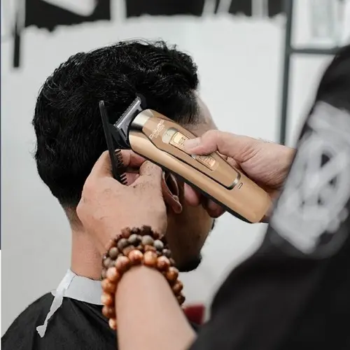 Акумуляторна машинка для стрижки волосся Gemei GM-6115 (3 насадки) - Зображення 4