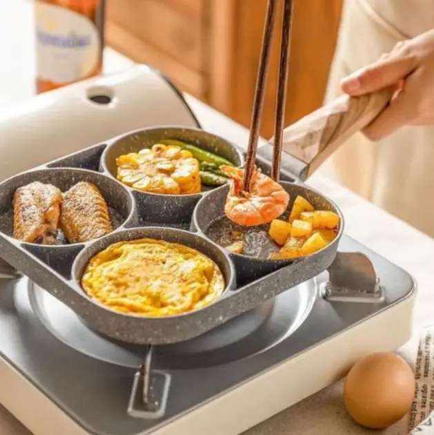 Антипригарна сковорода на 4 відділення для млинців та яєчні / Порційна сковорода для смаження яєць / Кухонна сковорода