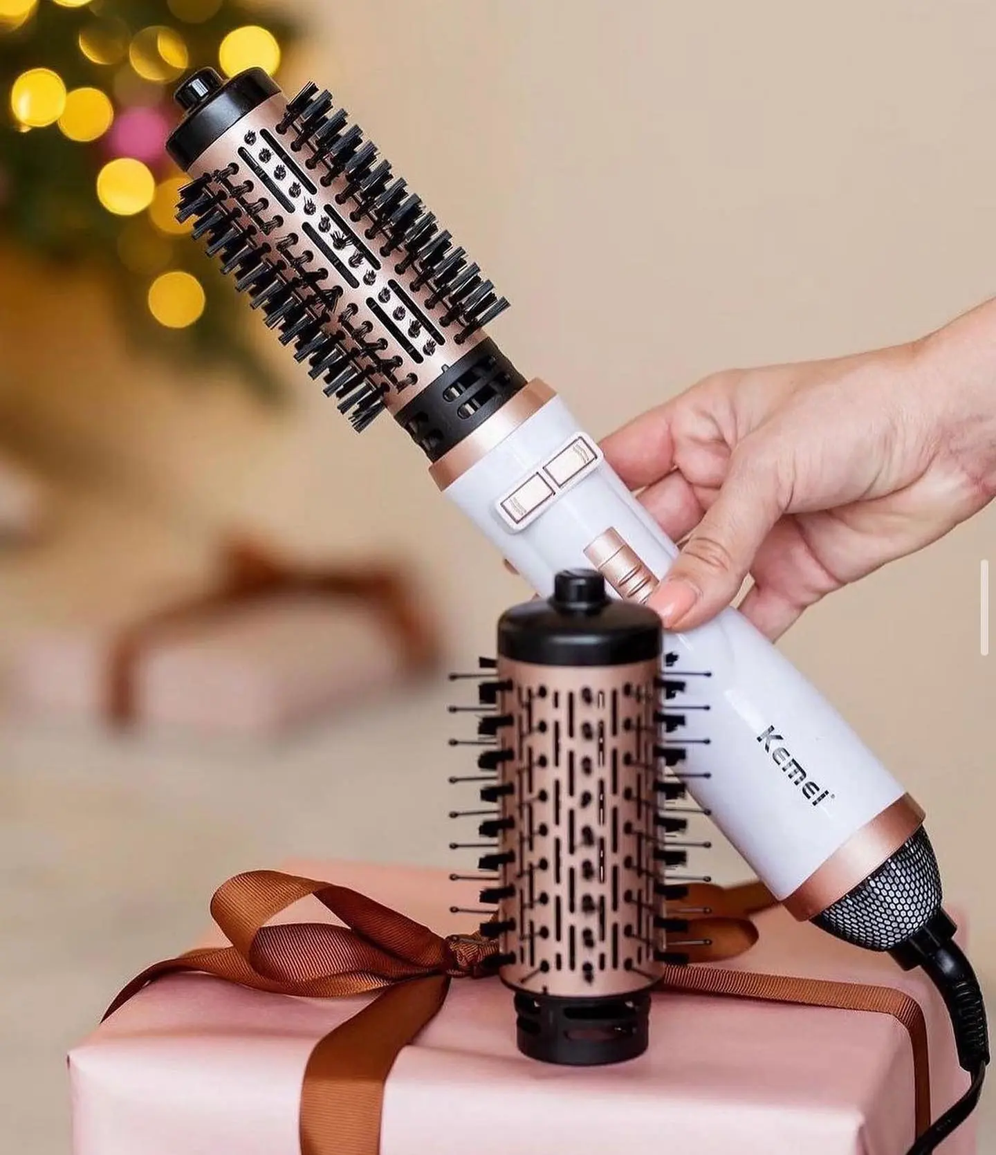 Фен-щітка для укладки волосся з насадками Kemei KM-8020 - Зображення 4