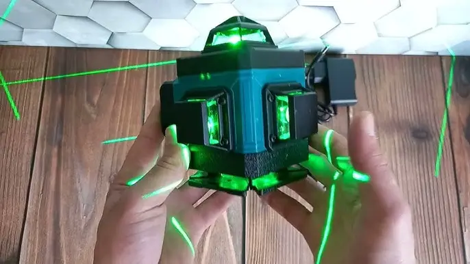 Лазерний 4D 16-лінійний зелений нівелір 24V 5Ah, самовирівнюється рівень для вимірювання перетину 16 променів на 360 в кейсі - Зображення 4