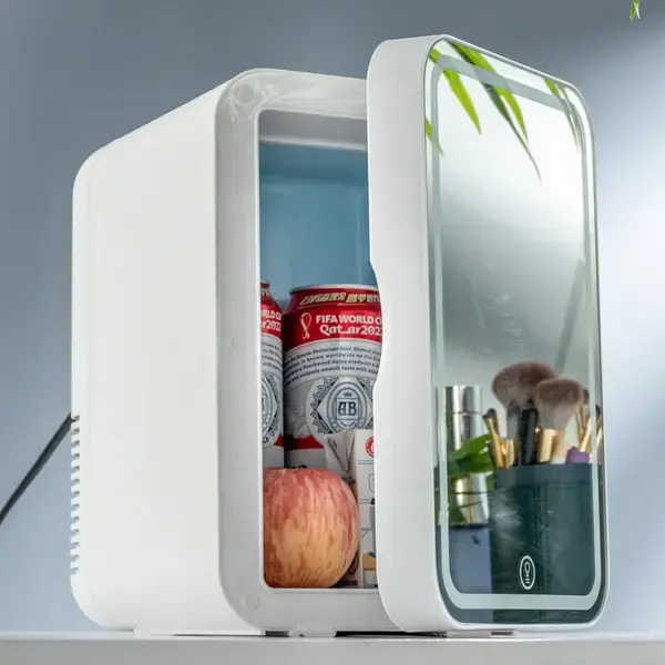 Міні холодильник із дзеркалом від прикурювача на 4л