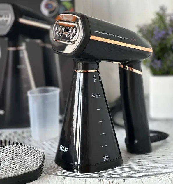 Парова ручна вертикальна праска-щітка RAF R-1272 потужний відпарювач для речей, одягу та білизни з насадками для делікатних тканин. - Зображення 2