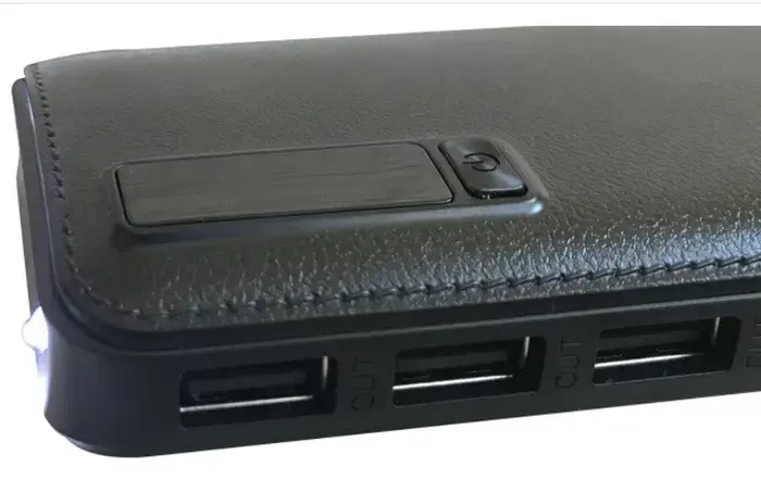 Портативне зарядне 20000 mahc екраном 3 USB + ліхтарик, павер банк, Power Bank - Зображення 8