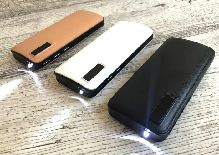 Портативне зарядне 20000 mahc екраном 3 USB + ліхтарик, павер банк, Power Bank - Зображення 9
