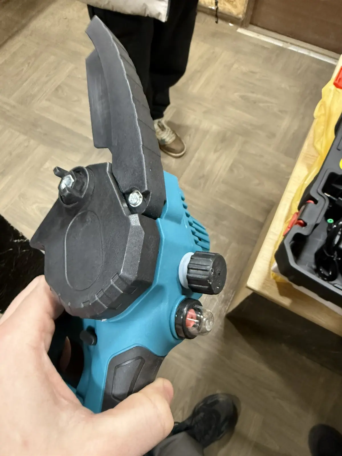 Ланцюгова пила в валізі з 2 акумуляторами 36V (автоматична подача олії) - Зображення 4