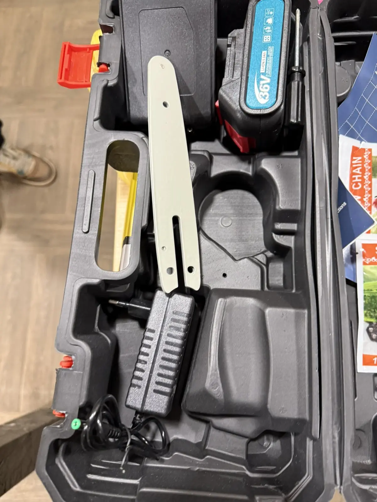 Ланцюгова пила в валізі з 2 акумуляторами 36V (автоматична подача олії) - Зображення 2